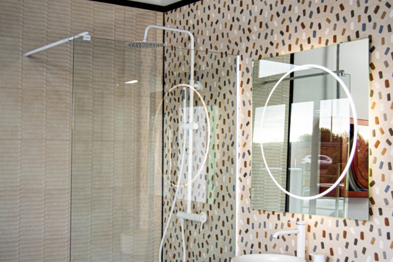 Revestimiento cerámico ITT Ceramic para baño moderno en Ari Ceramic Córdoba
